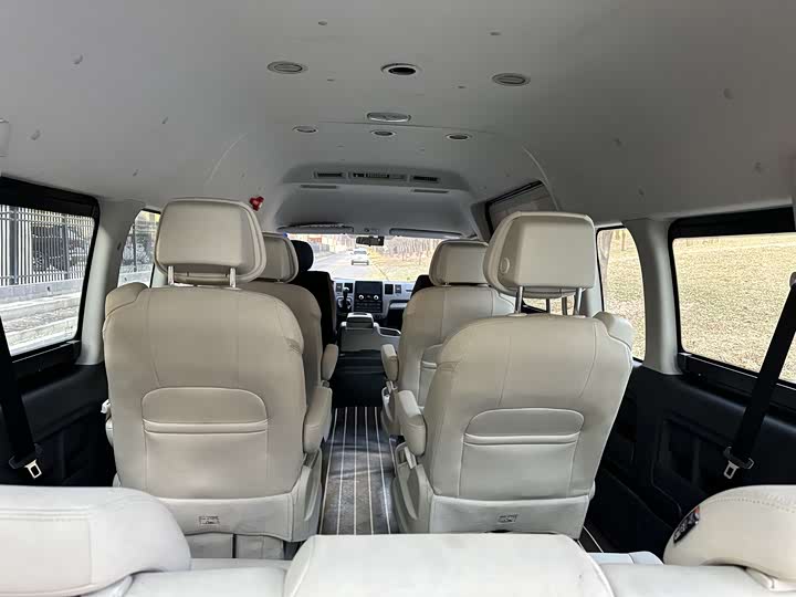 Foton G9 2021 2021款 2.4L汽油商运版长轴高顶9座明窗4K22D4M