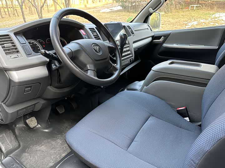 Foton G9 2021 2021款 2.4L汽油商运版长轴高顶9座明窗4K22D4M