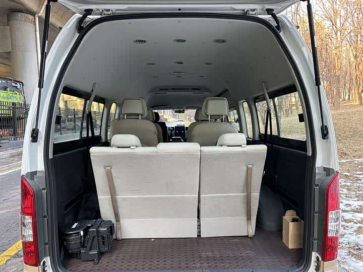 Foton G9 2021 2021款 2.4L汽油商运版长轴高顶9座明窗4K22D4M