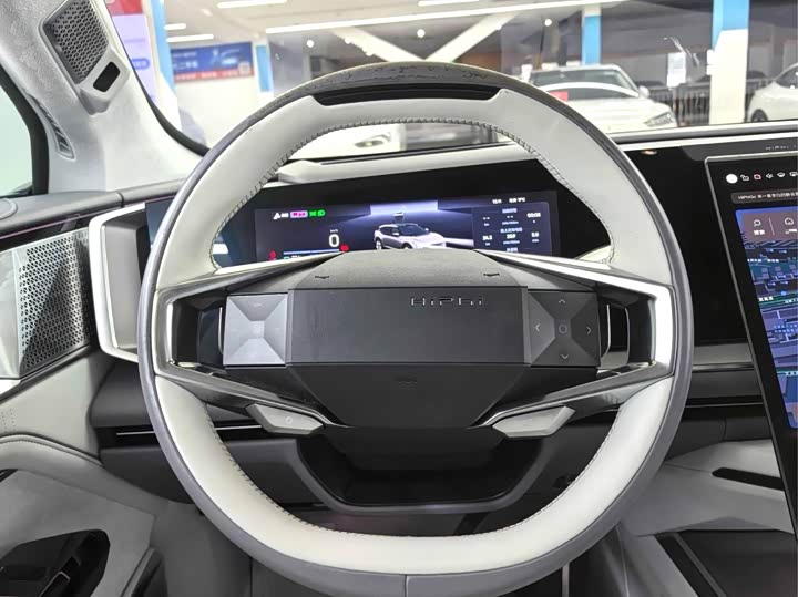 HiPhi Y 2023 2023款 560km 精英版