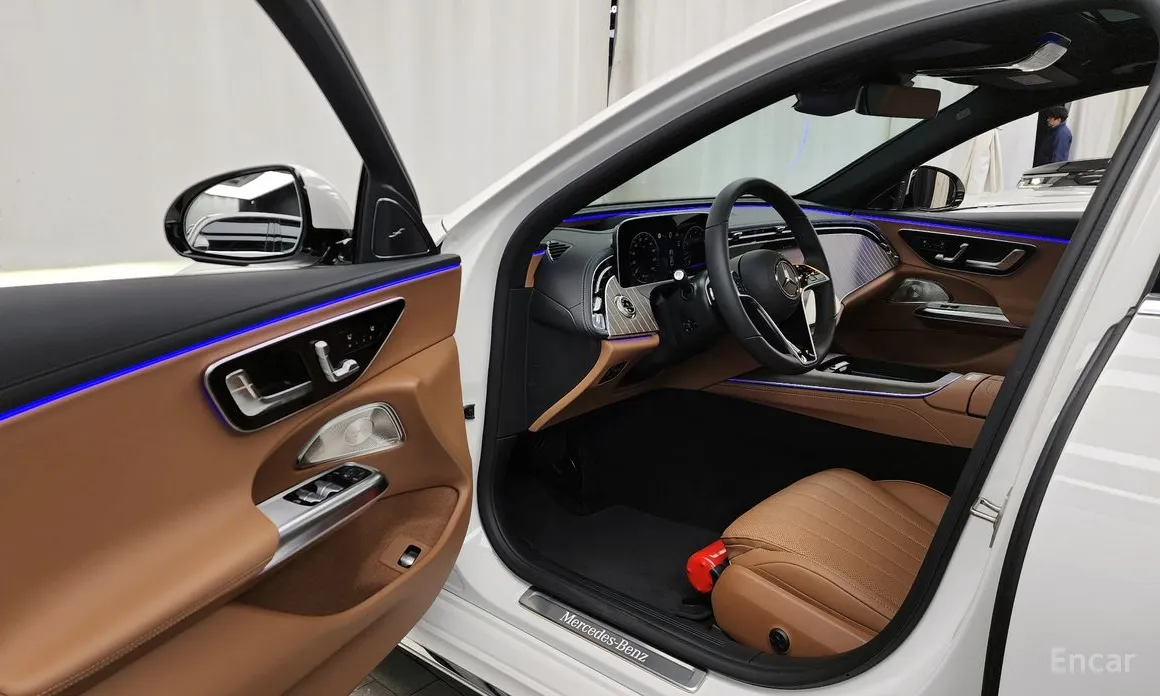 Mercedes-Benz E-Class 2024 E300 4MATIC Exclusive
