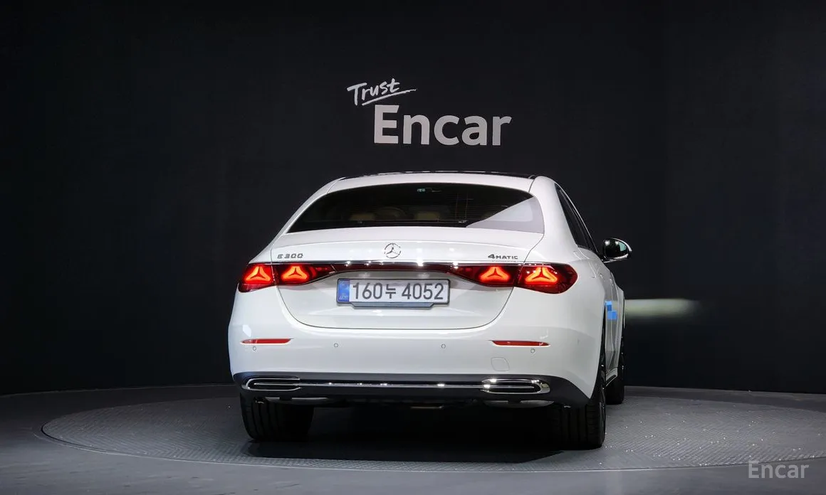 Mercedes-Benz E-Class 2024 E300 4MATIC Exclusive