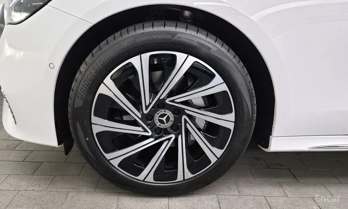 Mercedes-Benz E-Class 2024 E300 4MATIC Exclusive