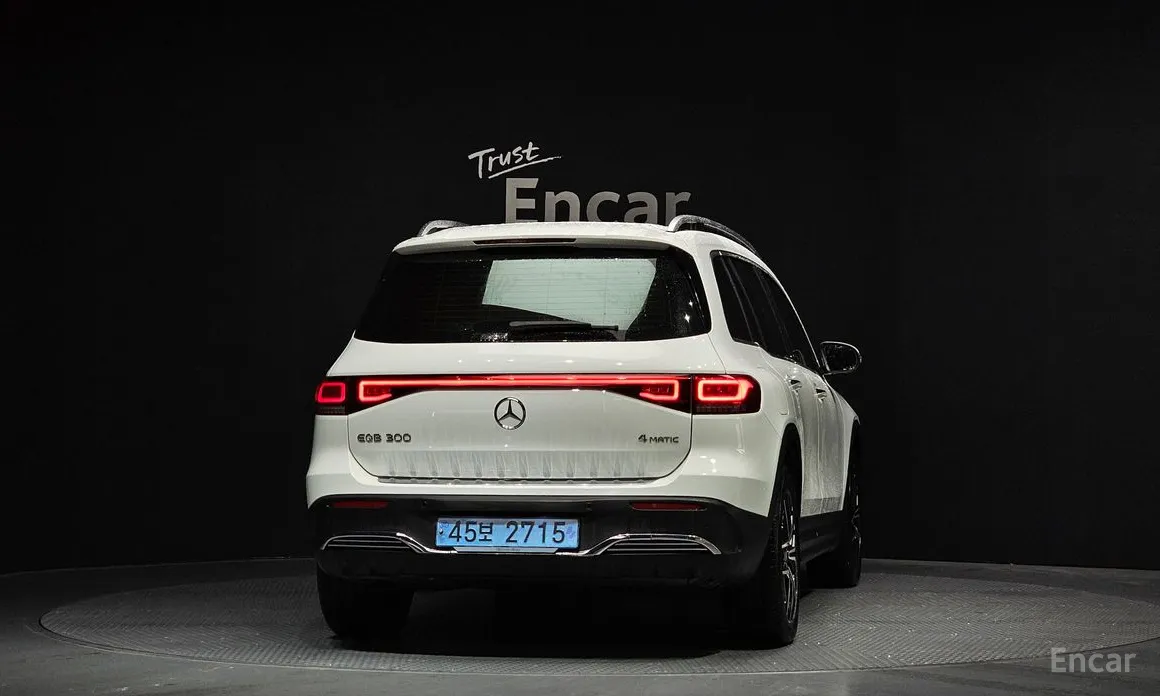 Mercedes-Benz EQB 2022 EQB300 4MATIC AMG Line