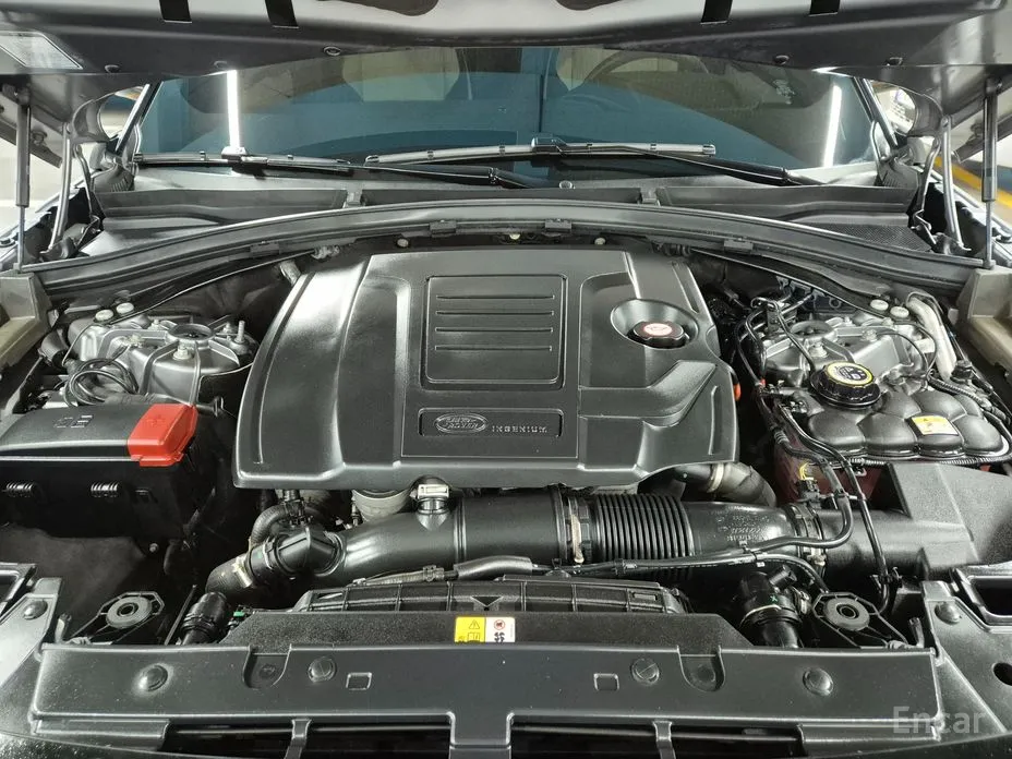 Land Rover Range Rover Velar 2017 2.0 P250 R-Dynamic SE