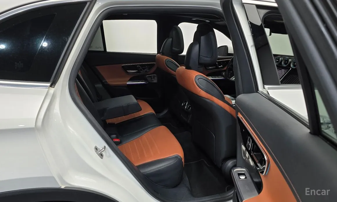 Mercedes-Benz GLC-Class 2023 GLC300 4MATIC AMG Line