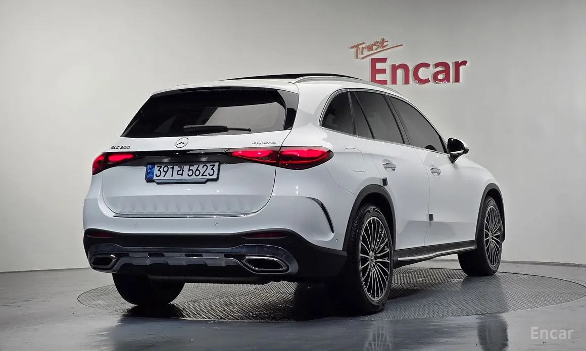 Mercedes-Benz GLC-Class 2023 GLC300 4MATIC AMG Line