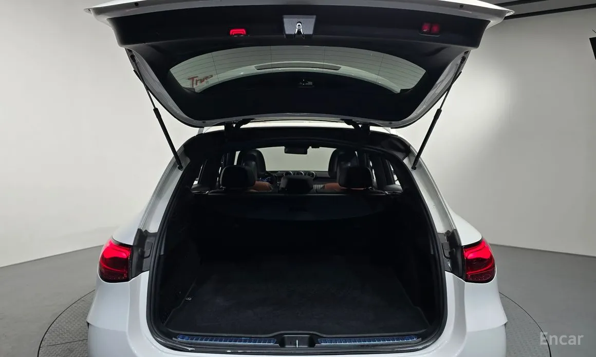 Mercedes-Benz GLC-Class 2023 GLC300 4MATIC AMG Line