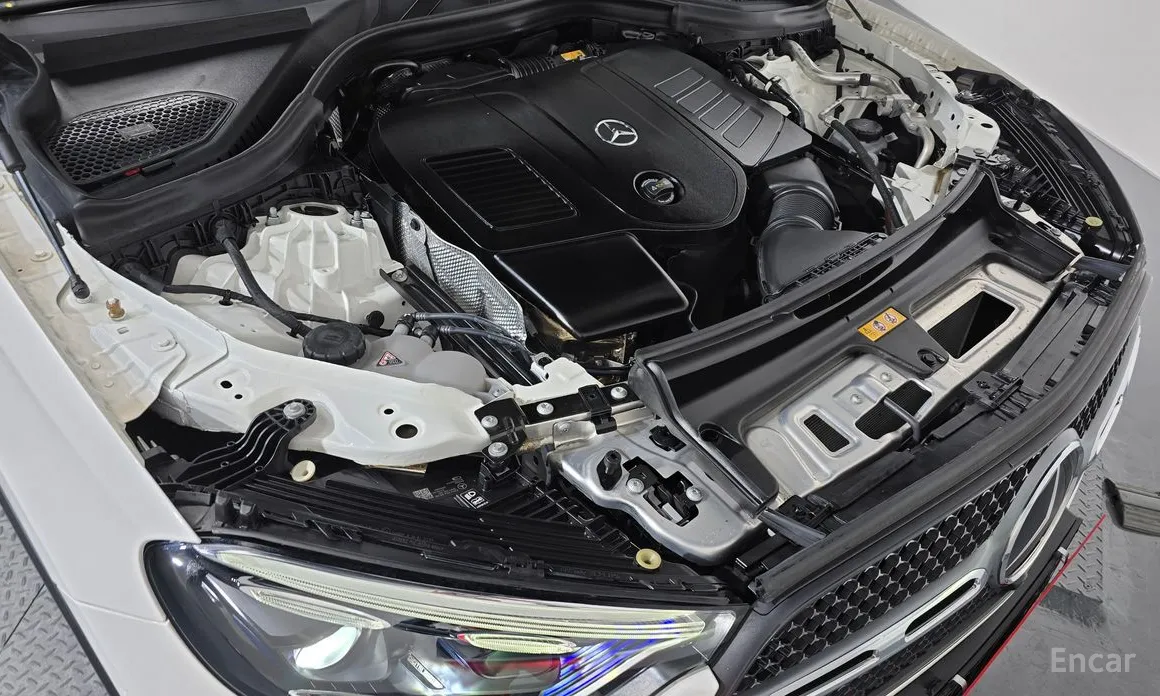 Mercedes-Benz GLC-Class 2023 GLC300 4MATIC AMG Line