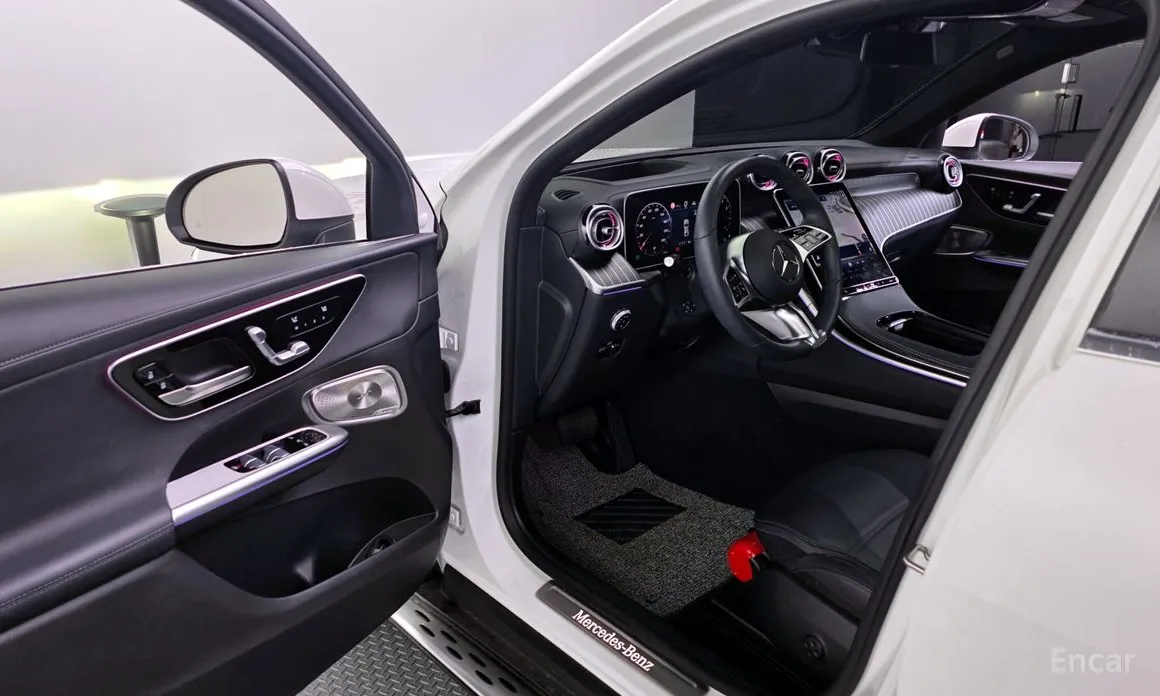 Mercedes-Benz GLC-Class 2023 GLC300 4MATIC Avnatgarde Coupe