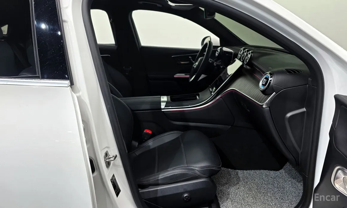 Mercedes-Benz GLC-Class 2023 GLC300 4MATIC Avnatgarde Coupe