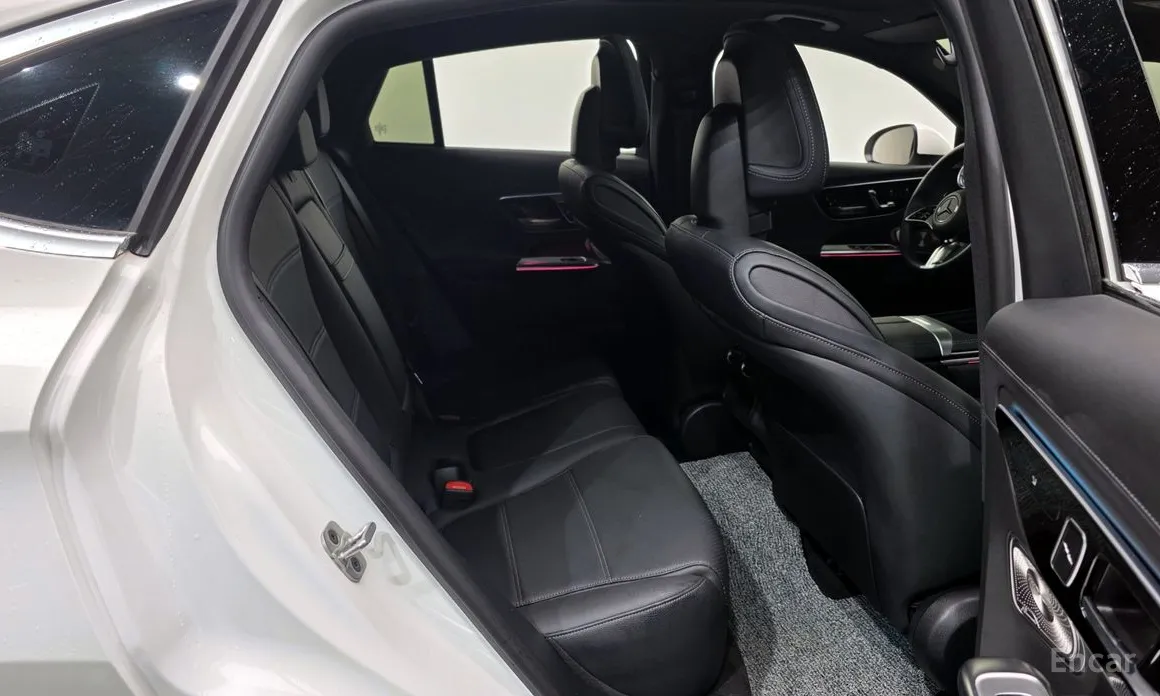 Mercedes-Benz GLC-Class 2023 GLC300 4MATIC Avnatgarde Coupe