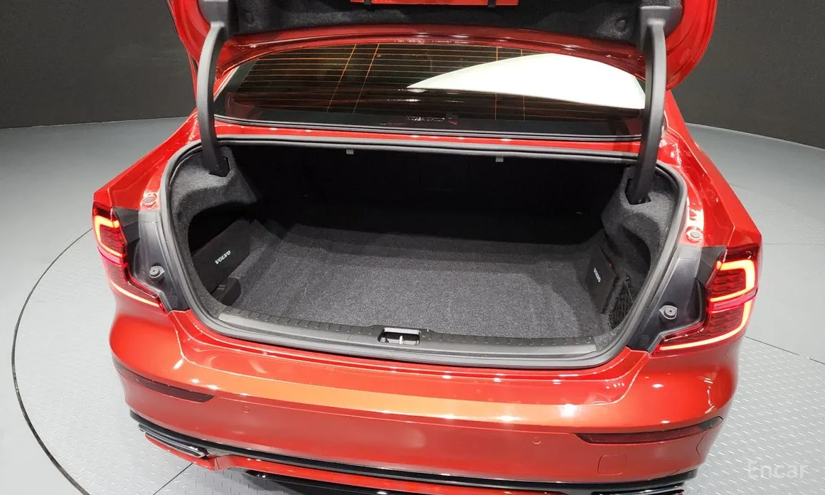 Volvo S60 2019 B5 R-Design