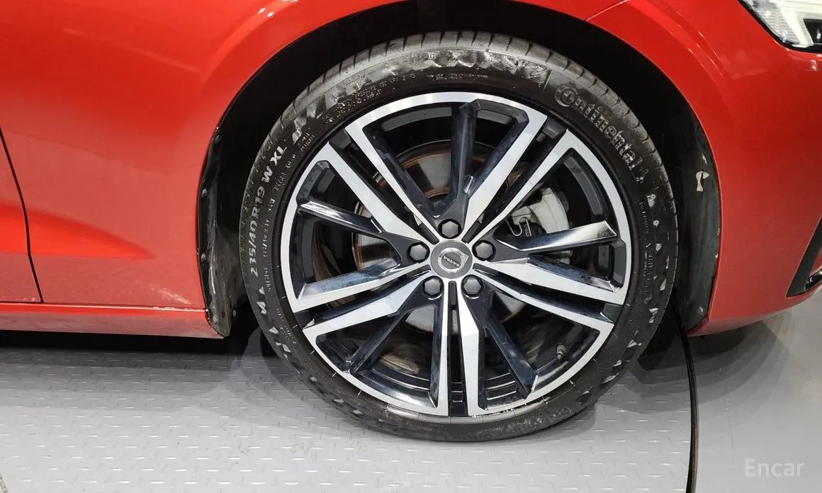 Volvo S60 2019 B5 R-Design