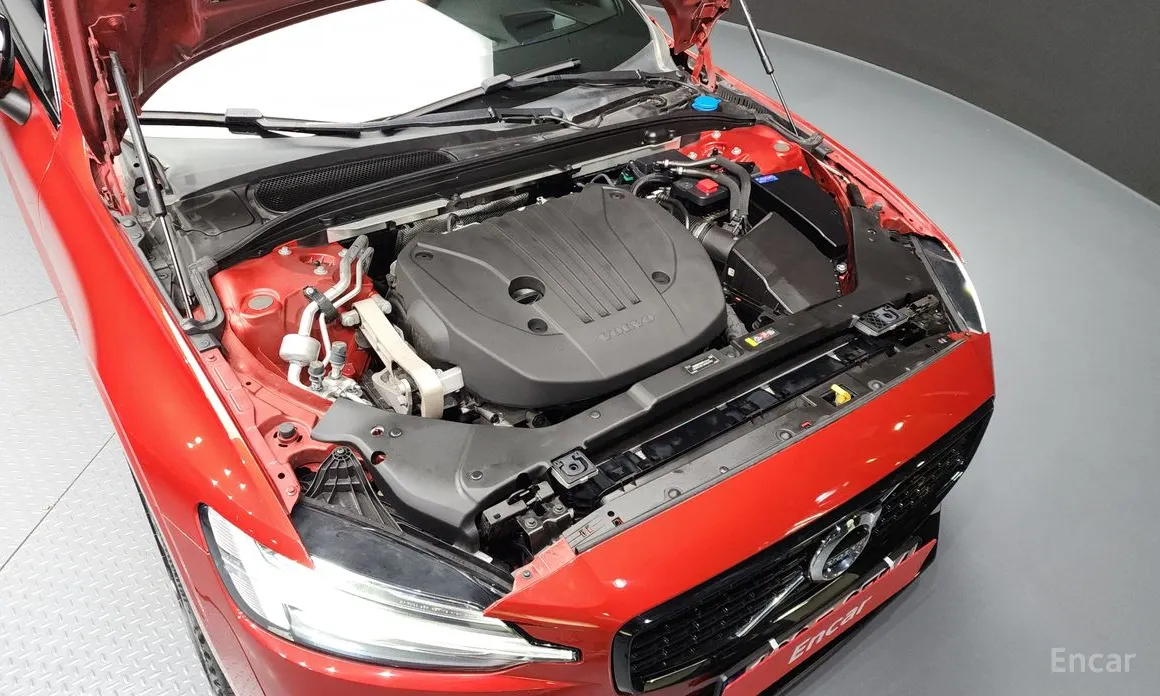 Volvo S60 2019 B5 R-Design