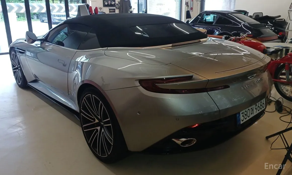 Aston Martin DB12 2023 4.0 V8 Volante