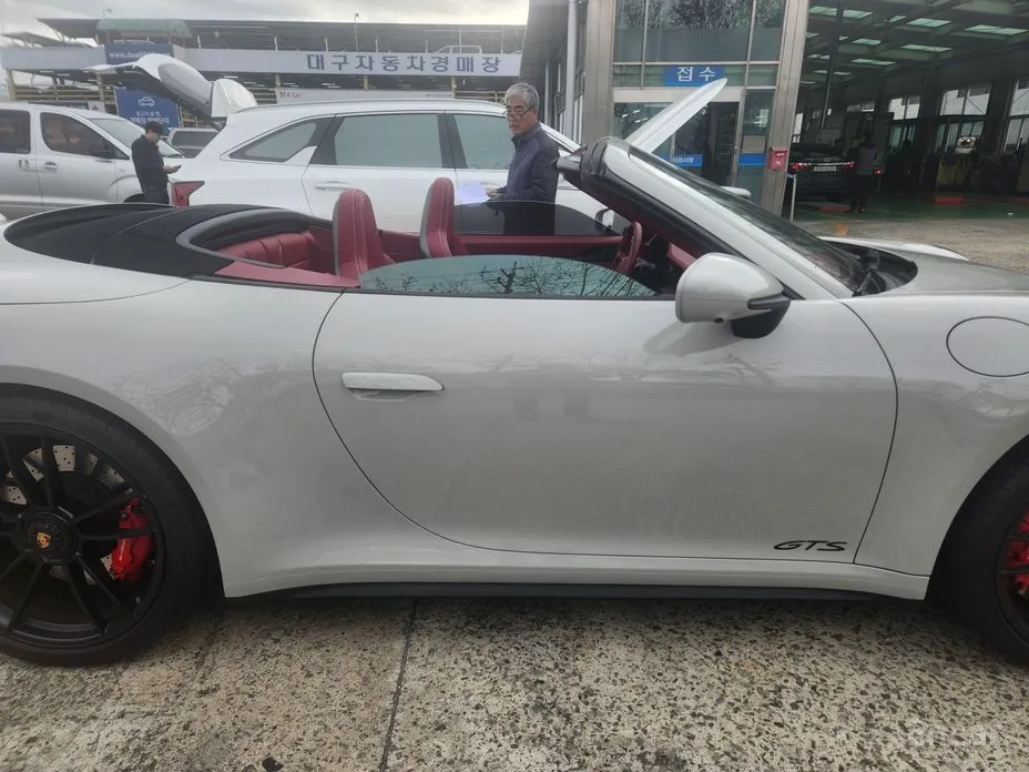 Porsche 911 2019 Carrera GTS Cabriolet