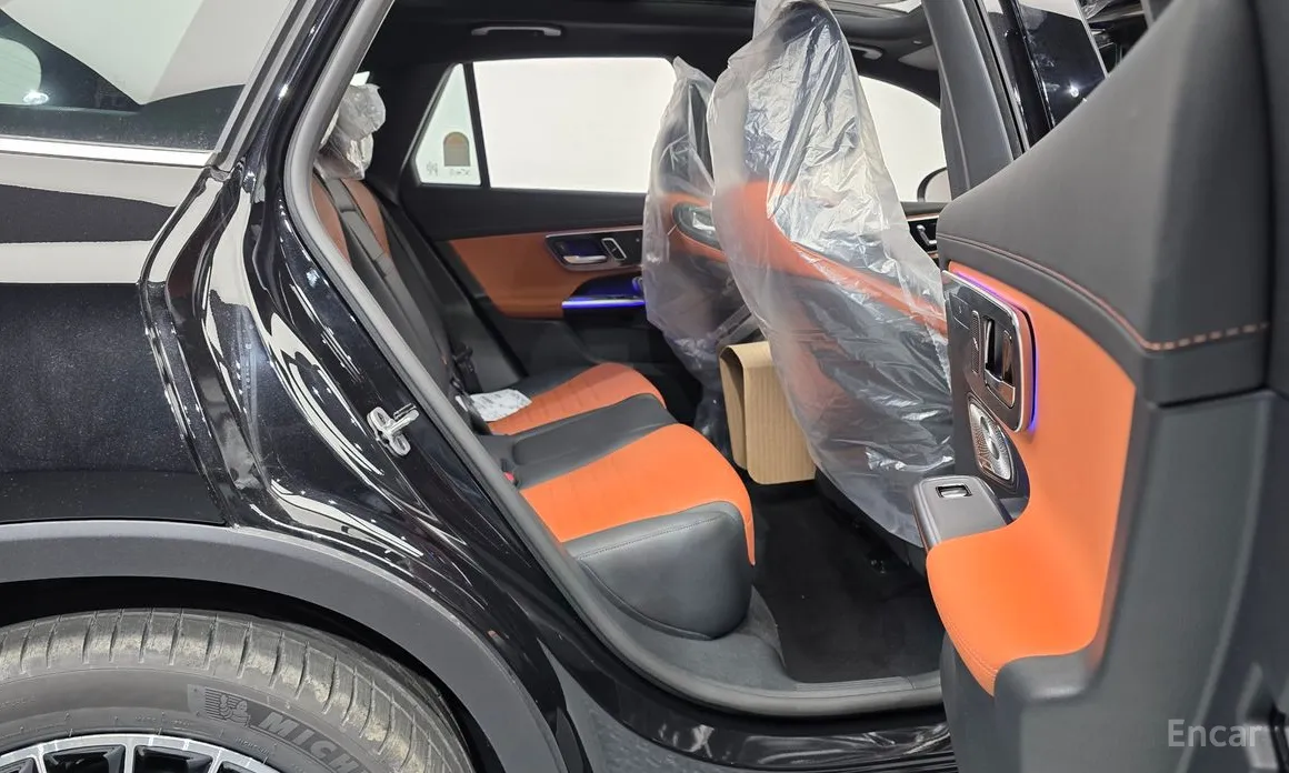 Mercedes-Benz GLC-Class 2023 GLC300 4MATIC AMG Line