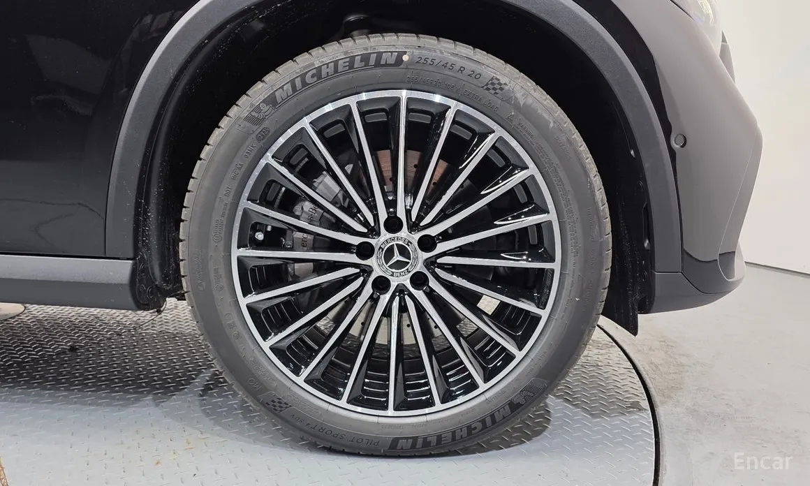 Mercedes-Benz GLC-Class 2023 GLC300 4MATIC AMG Line