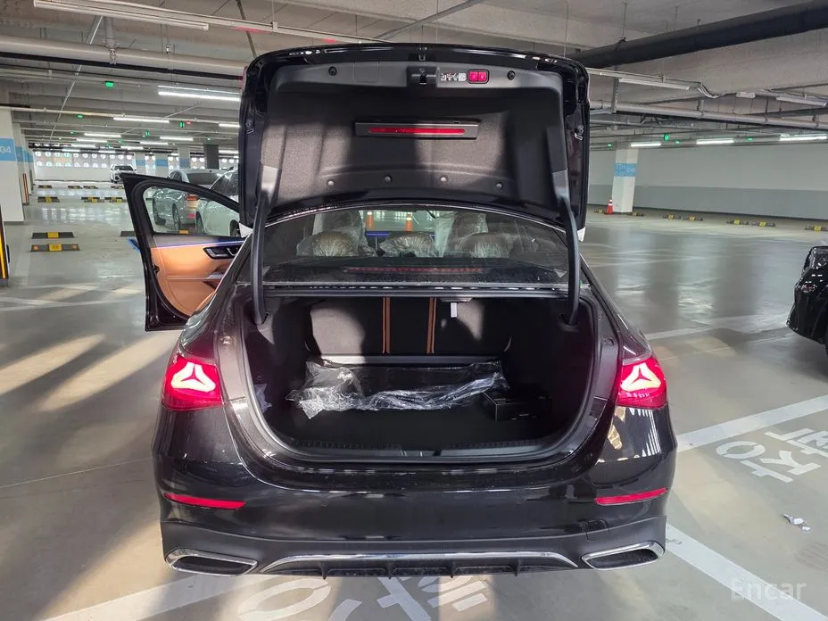 Mercedes-Benz E-Class 2024 E300 4MATIC AMG Line