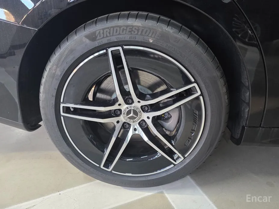 Mercedes-Benz E-Class 2024 E300 4MATIC AMG Line