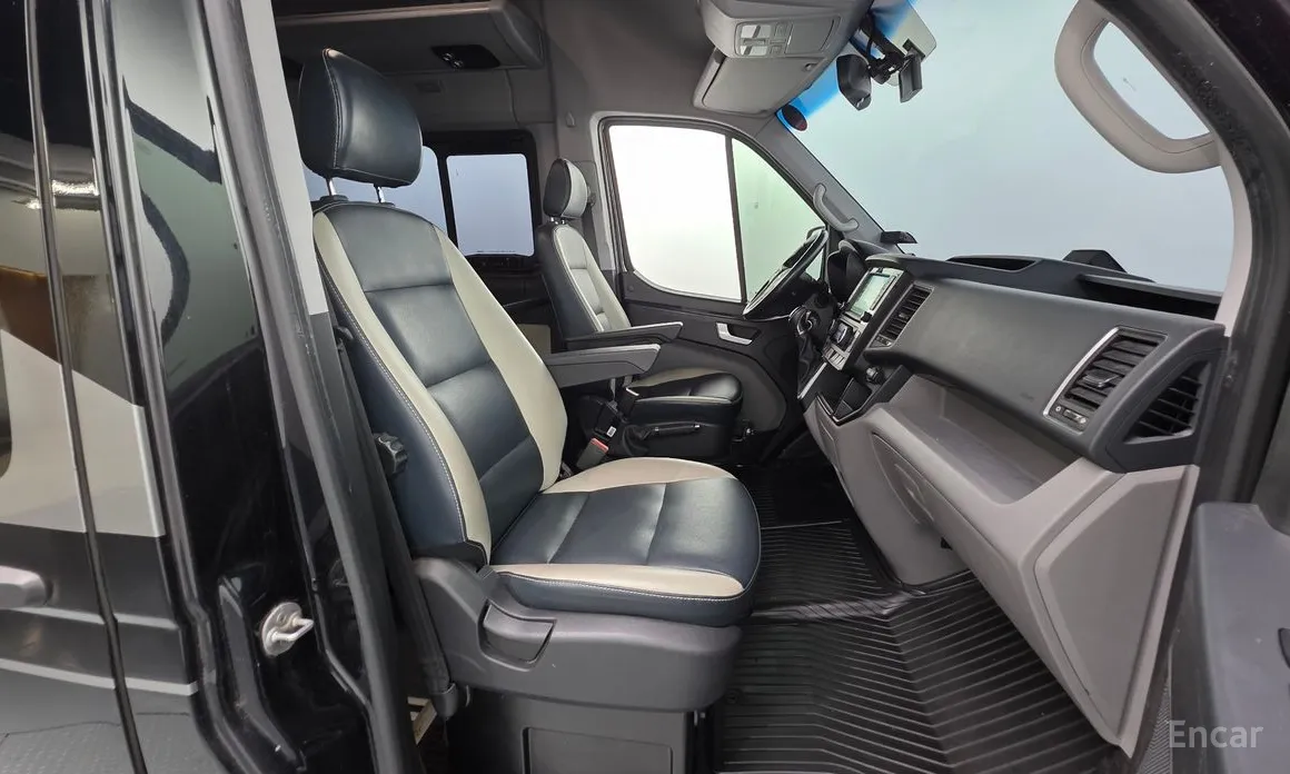 Hyundai Solati 2015 15-seater