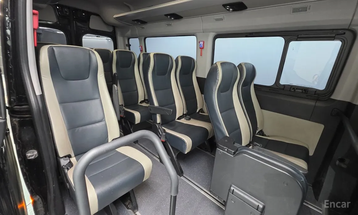 Hyundai Solati 2015 15-seater