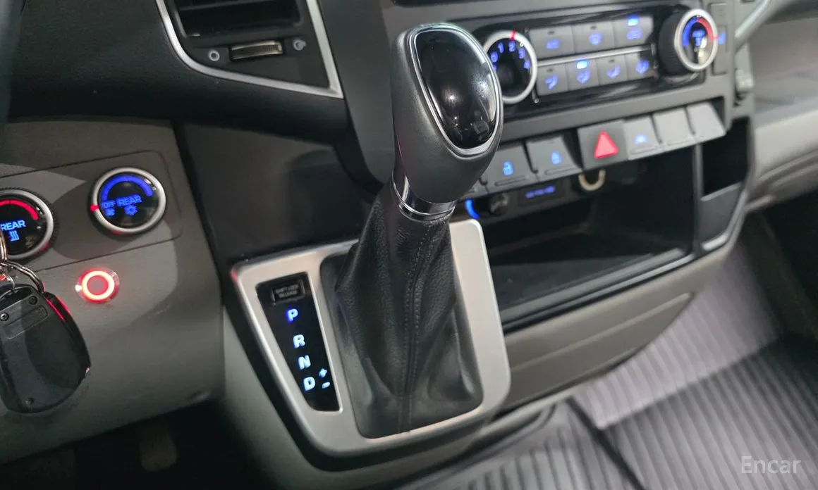 Hyundai Solati 2015 15-seater