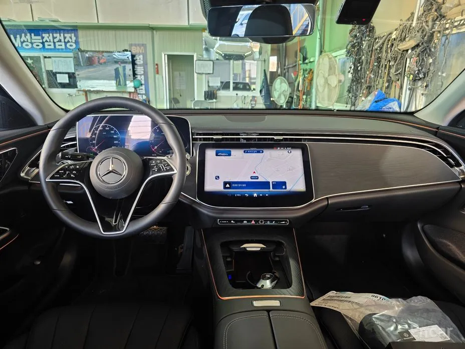 Mercedes-Benz E-Class 2024 E200 Avantgarde