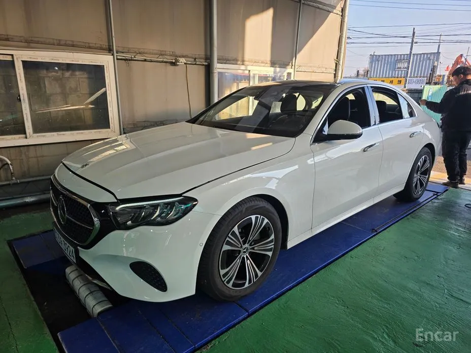 Mercedes-Benz E-Class 2024 E200 Avantgarde