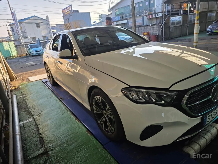 Mercedes-Benz E-Class 2024 E200 Avantgarde