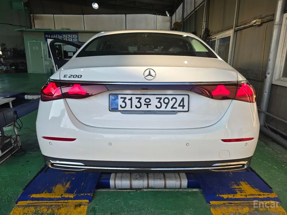 Mercedes-Benz E-Class 2024 E200 Avantgarde