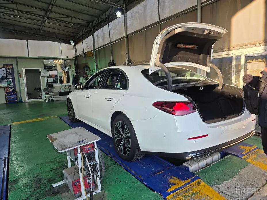 Mercedes-Benz E-Class 2024 E200 Avantgarde