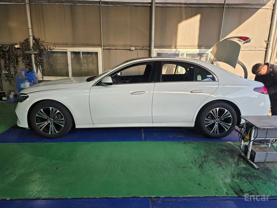 Mercedes-Benz E-Class 2024 E200 Avantgarde