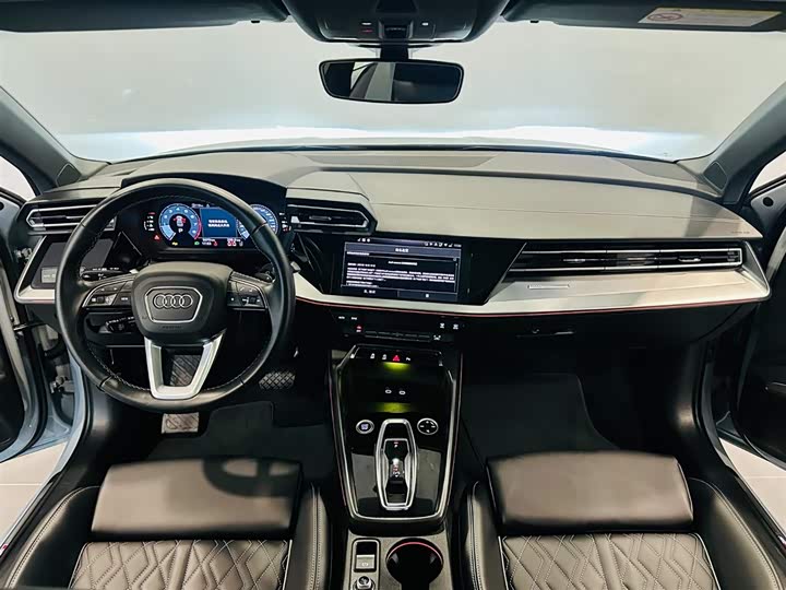 Audi A3 2025 2025款 A3L Limousine 35TFSI 飞驰尊享型