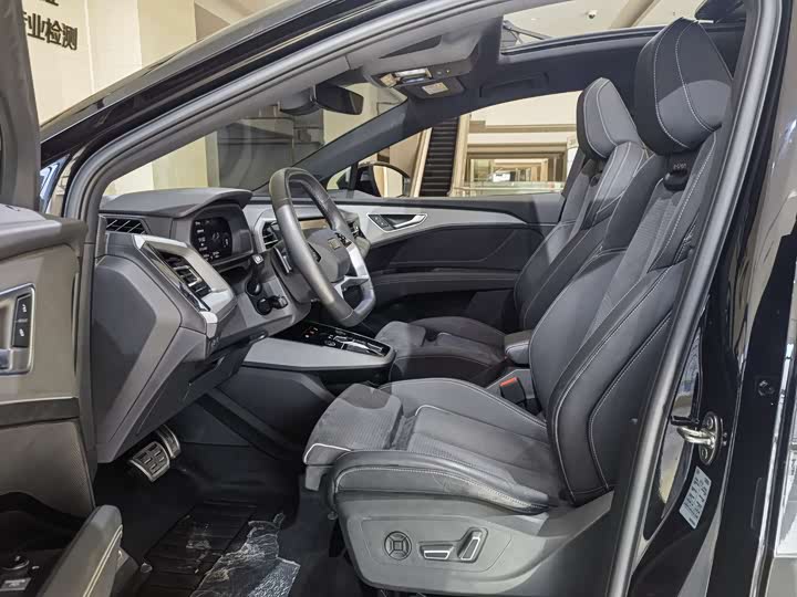 Audi Q5 e-tron 2023 2023款 40 e-tron 星耀型 机甲套装