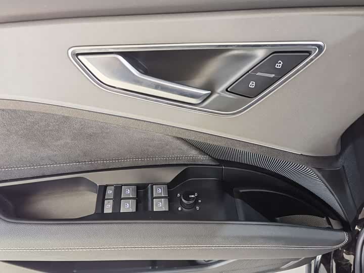 Audi Q5 e-tron 2023 2023款 40 e-tron 星耀型 机甲套装