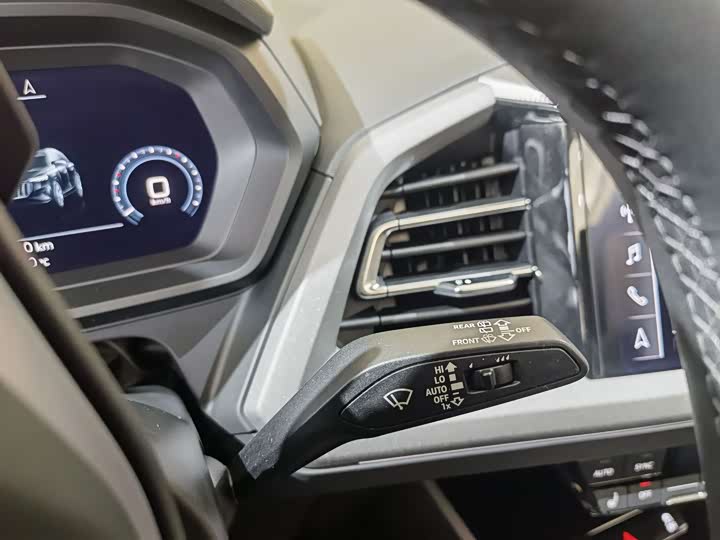 Audi Q5 e-tron 2023 2023款 40 e-tron 星耀型 机甲套装