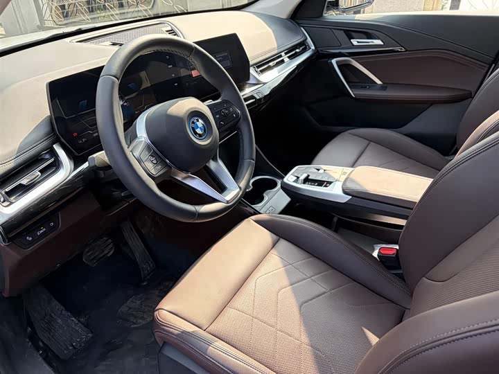 BMW iX1 2025 2025款 eDrive25L X设计套装