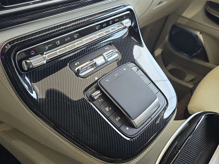 Mercedes-Benz V-Class 2024 2024款 V 300 L 长轴距豪华版