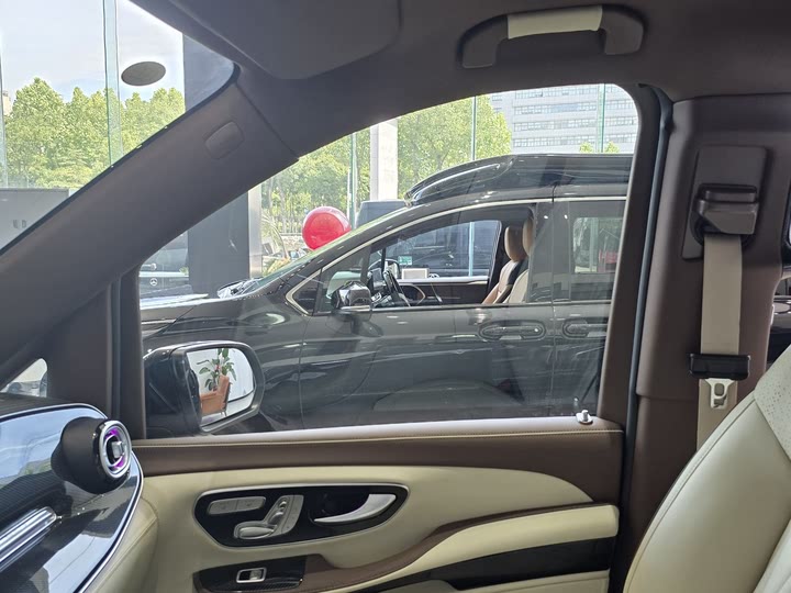 Mercedes-Benz V-Class 2024 2024款 V 300 L 长轴距豪华版