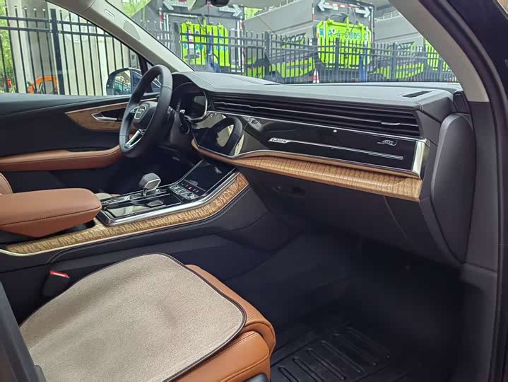 Audi Q7 2025 2025款 55 TFSI quattro S line尊贵型