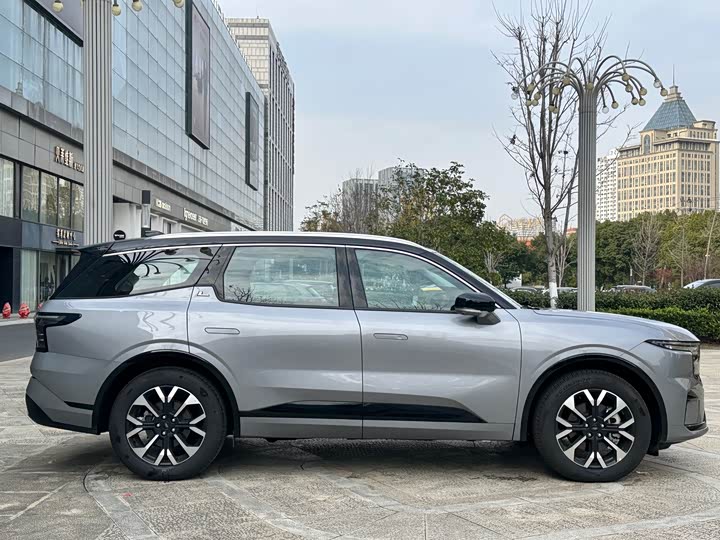 Ford Edge 2025 2025款 锐界L 2.0T EcoBoost E混动四驱七座至尊型