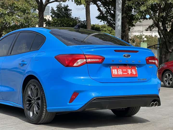 Ford Focus 2022 2022款 三厢 EcoBoost 180 自动ST Line