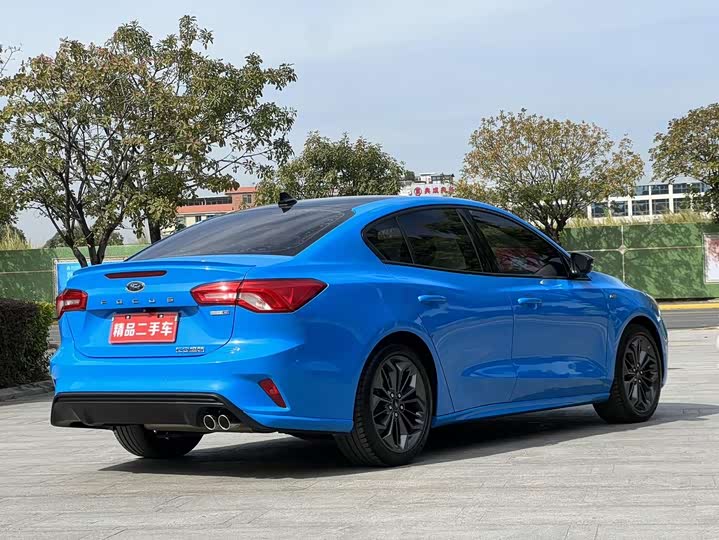 Ford Focus 2022 2022款 三厢 EcoBoost 180 自动ST Line