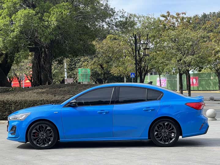 Ford Focus 2022 2022款 三厢 EcoBoost 180 自动ST Line