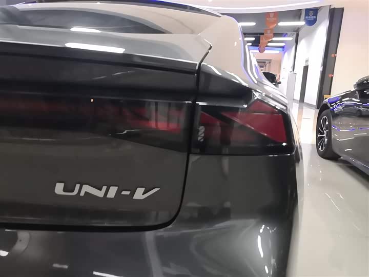 Changan UNI-V Hybrid 2023 2023款 智电iDD 1.5T 113km智趣型（飞快版）