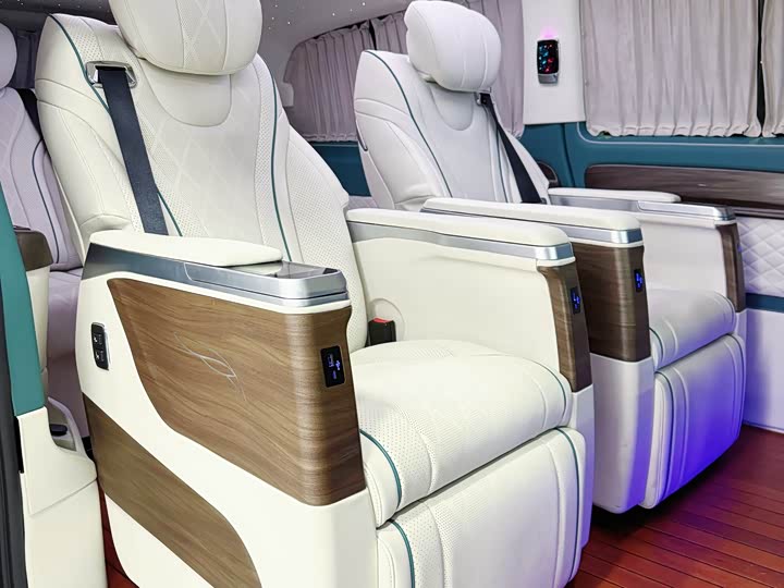 Mercedes-Benz Vito 2024 2024款 2.0T 精英版 7座