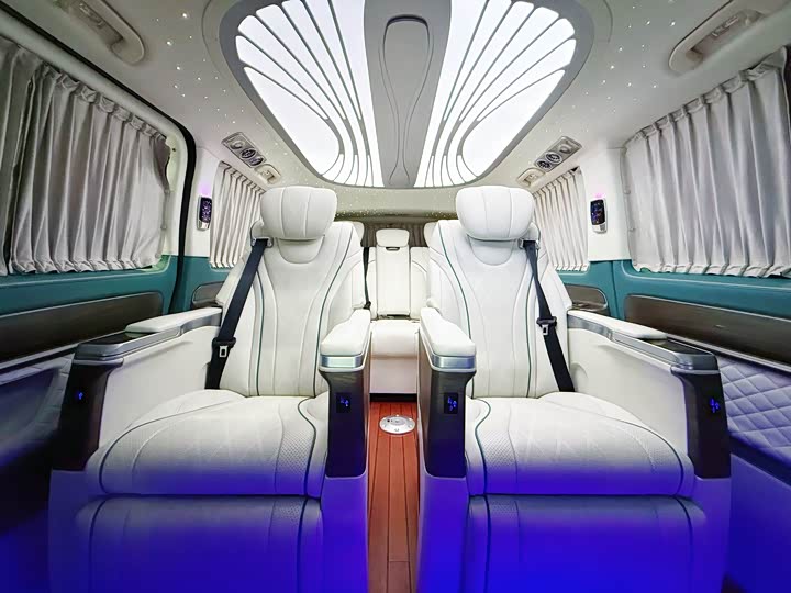Mercedes-Benz Vito 2024 2024款 2.0T 精英版 7座