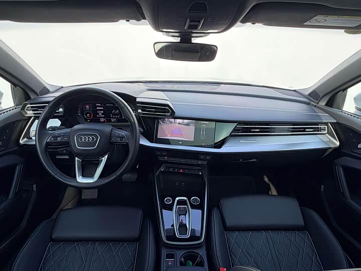 Audi A3 2025 2025款 A3L Limousine 35TFSI 飞驰尊享型